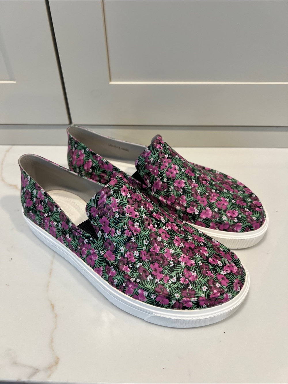 CROCS White Floral print  Slip-On Clog size 7